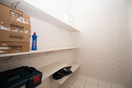 Despensa de casa de condomínio para alugar com 3 quartos, 350m² em Condomínio Quintas do Sol, Brasília