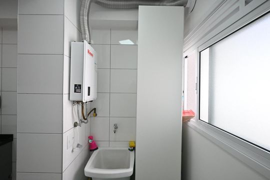 Área de Serviço  de apartamento para alugar com 2 quartos, 54m² em Vila Andrade, São Paulo
