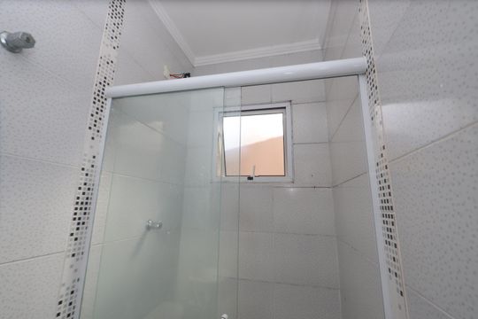 Banheiro da Suíte 1 de casa de condomínio para alugar com 2 quartos, 117m² em Vila Ema, São Paulo