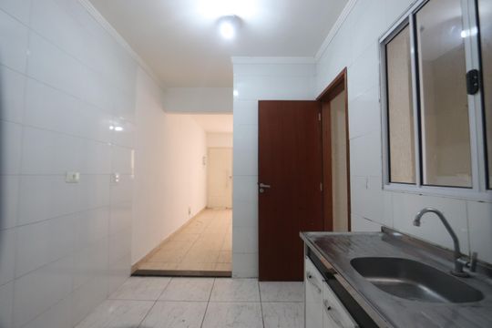 Cozinha de casa de condomínio para alugar com 2 quartos, 117m² em Vila Ema, São Paulo