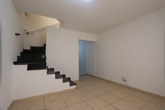 Casa de Condomínio para alugar com 2 quartos, 117m² em Vila Ema, São Paulo