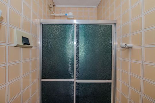 Banheiro de apartamento à venda com 1 quarto, 50m² em Jardim Dona Leopoldina, Porto Alegre