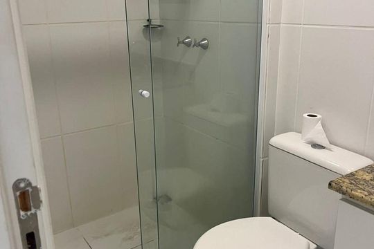 Banheiro de apartamento à venda com 1 quarto, 44m² em Taquara, Rio de Janeiro