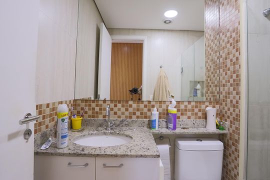 Banheiro de apartamento à venda com 2 quartos, 55m² em Alto do Pari, São Paulo