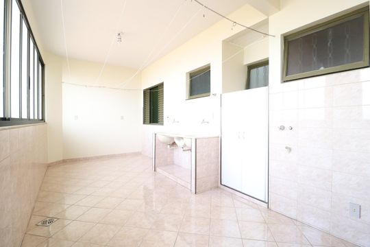 Área de Serviço de apartamento para alugar com 3 quartos, 127m² em Fundinho, Uberlândia