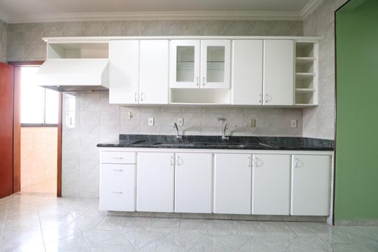 Cozinha de apartamento para alugar com 3 quartos, 127m² em Fundinho, Uberlândia