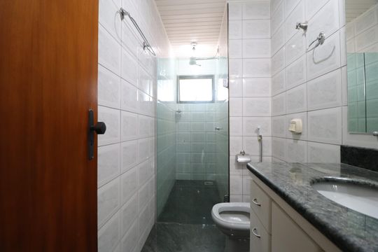 Banheiro Social de apartamento para alugar com 3 quartos, 127m² em Fundinho, Uberlândia
