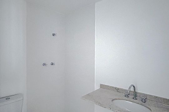 Banheiro de kitnet/studio à venda com 1 quarto, 25m² em Vila Zilda, São Paulo