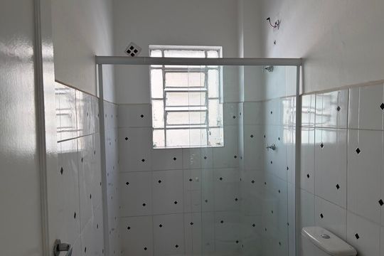 Banheiro de apartamento à venda com 1 quarto, 93m² em Vila Monumento, São Paulo