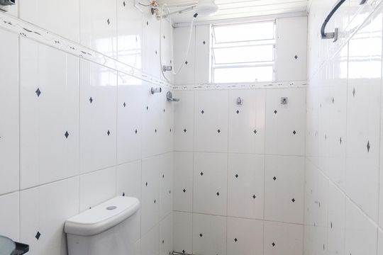 Banheiro de apartamento para alugar com 2 quartos, 64m² em Conjunto Habitacional Juscelino Kubitschek, São Paulo