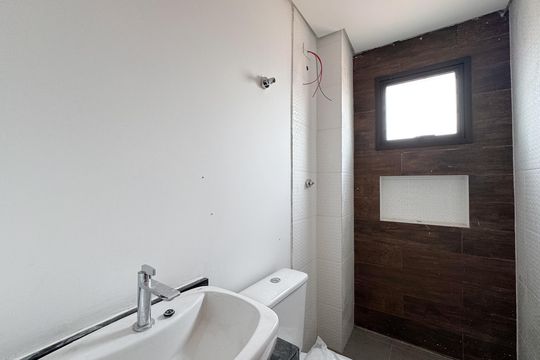 Banheiro Social de apartamento à venda com 2 quartos, 55m² em Jardim Vera Cruz, São Bernardo do Campo