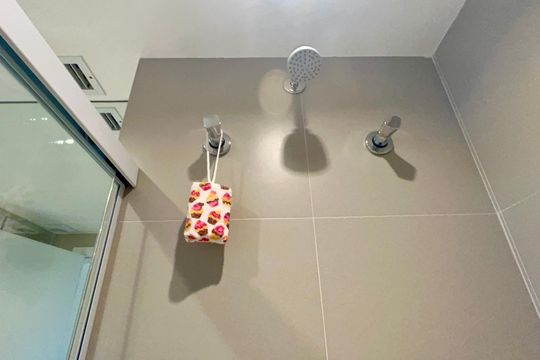 Banheiro de kitnet/studio para alugar com 1 quarto, 46m² em Pinheiros, São Paulo