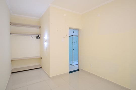 Casa à venda com 3 quartos, 280m² em Vila Carrão, São Paulo