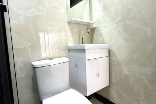 Banheiro  de kitnet/studio para alugar com 1 quarto, 34m² em Guará, Brasília