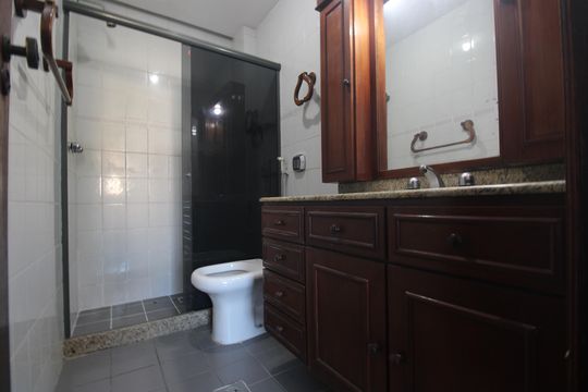 Banheiro de apartamento à venda com 2 quartos, 70m² em Taquara, Rio de Janeiro