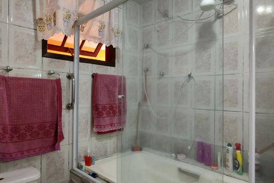 Banheiro da Suíte de casa de condomínio à venda com 5 quartos, 401m² em Jacarepaguá, Rio de Janeiro