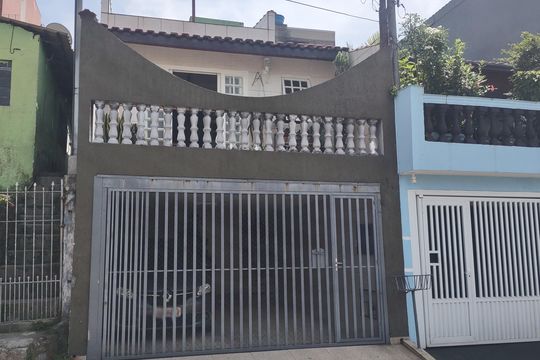 Fachada de casa à venda com 4 quartos, 200m² em Vila Palmares, São Caetano do Sul