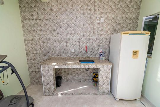 3º andar - Sala de casa à venda com 5 quartos, 473m² em Penha, Rio de Janeiro