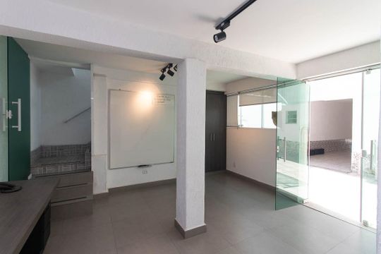 Salão de casa para alugar com 4 quartos, 247m² em Carandiru, São Paulo