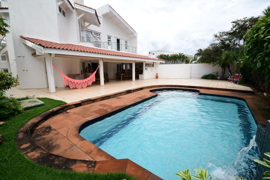 Piscina de casa de condomínio para alugar com 4 quartos, 454m² em Loteamento Alphaville Campinas, Campinas