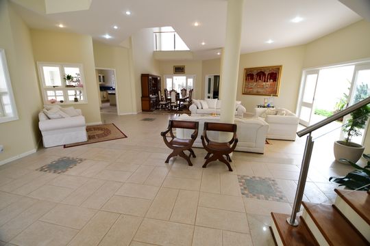 Sala de casa de condomínio para alugar com 4 quartos, 454m² em Loteamento Alphaville Campinas, Campinas