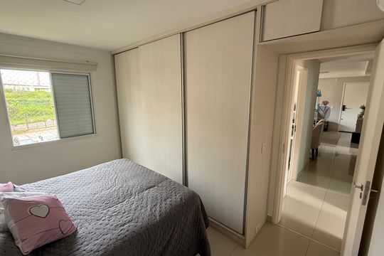 Quarto de apartamento à venda com 3 quartos, 82m² em Loteamento Center Santa Genebra, Campinas