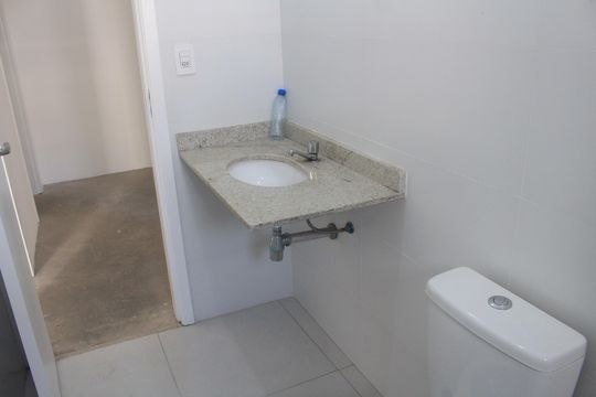 Banheiro de apartamento à venda com 3 quartos, 80m² em Osvaldo Cruz, São Caetano do Sul