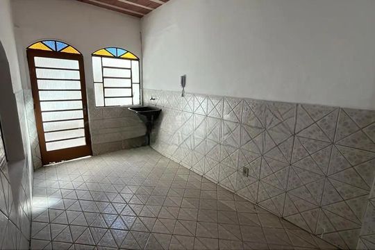 Casa para alugar com 2 quartos, 75m² em Carlos Prates, Belo Horizonte