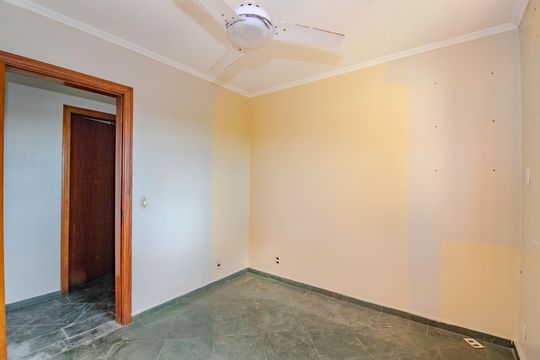 Quarto 3 de casa à venda com 5 quartos, 216m² em Morro Santana, Porto Alegre