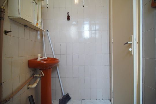 Banheiro de kitnet/studio para alugar com 1 quarto, 22m² em Centro, São Leopoldo