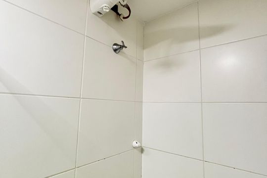 Banheiro de kitnet/studio à venda com 1 quarto, 24m² em Vila Olímpia, São Paulo
