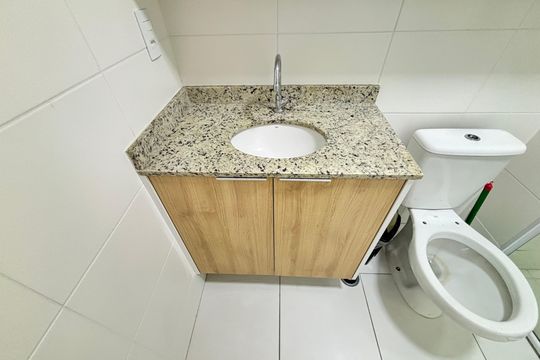 Banheiro de kitnet/studio à venda com 1 quarto, 24m² em Vila Olímpia, São Paulo