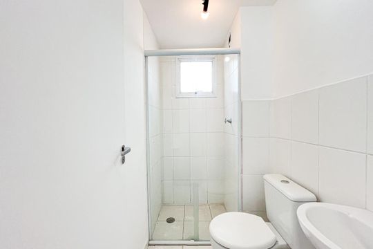 Banheiro de apartamento para alugar com 2 quartos, 63m² em Loteamento City Jaragua, São Paulo