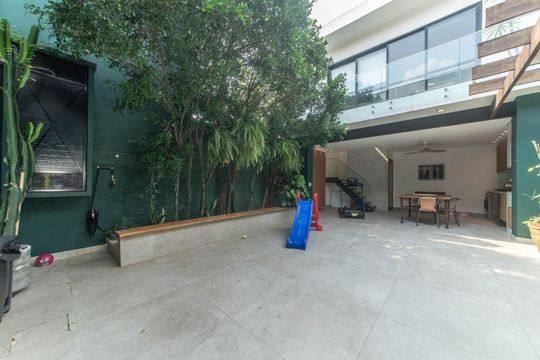 Quintal - Lavanderia de casa à venda com 4 quartos, 280m² em Cidade Monções, São Paulo