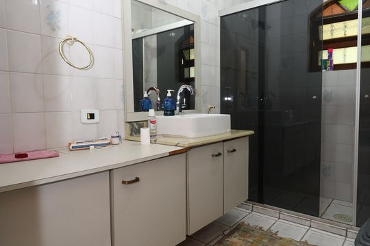 Banheiro da Suíte 2 de apartamento à venda com 3 quartos, 380m² em Parque Monte Alegre, Taboão da Serra
