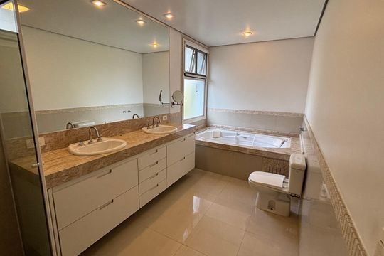 Casa à venda com 3 quartos, 449m² em Santo Amaro, São Paulo