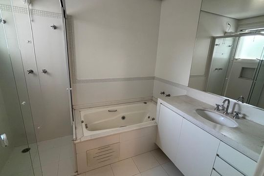 Casa à venda com 3 quartos, 449m² em Santo Amaro, São Paulo