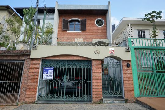 Fachada de casa à venda com 3 quartos, 240m² em Vila Mariana, São Paulo