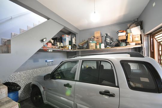 Garagem de casa à venda com 2 quartos, 120m² em Vila Irmaos Arnoni, São Paulo