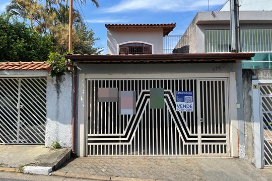 Fachada + Placa de casa à venda com 3 quartos, 225m² em Jardim Penha, São Paulo