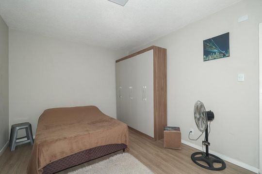 Sala / Quarto de apartamento à venda com 1 quarto, 31m² em Passo da Areia, Porto Alegre