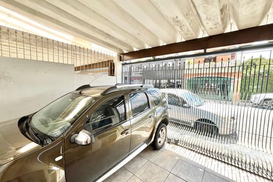 Garagem de casa à venda com 3 quartos, 125m² em Santa Teresinha, São Paulo