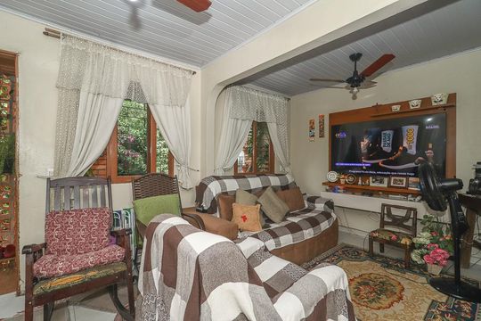 Casa à venda com 3 quartos, 160m² em Costa E Silva, Porto Alegre