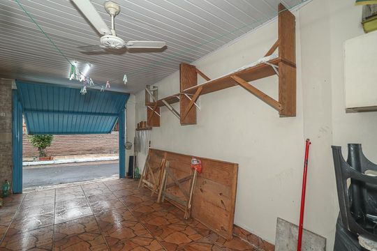 Garagem de casa à venda com 3 quartos, 160m² em Costa E Silva, Porto Alegre