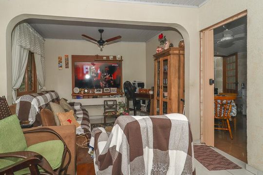 Sala de casa à venda com 3 quartos, 160m² em Costa E Silva, Porto Alegre