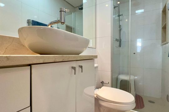 Banheiro de apartamento à venda com 2 quartos, 56m² em Pompeia, São Paulo