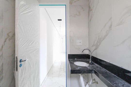 Banheiro de apartamento à venda com 2 quartos, 37m² em São Lucas, São Paulo