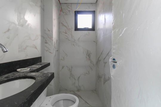 Banheiro de apartamento à venda com 2 quartos, 37m² em São Lucas, São Paulo