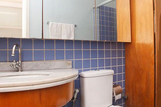 Banheiro de apartamento à venda com 2 quartos, 57m² em Partenon, Porto Alegre
