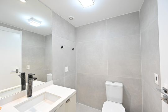 Banheiro Social de kitnet/studio para alugar com 1 quarto, 27m² em Vila Clementino, São Paulo